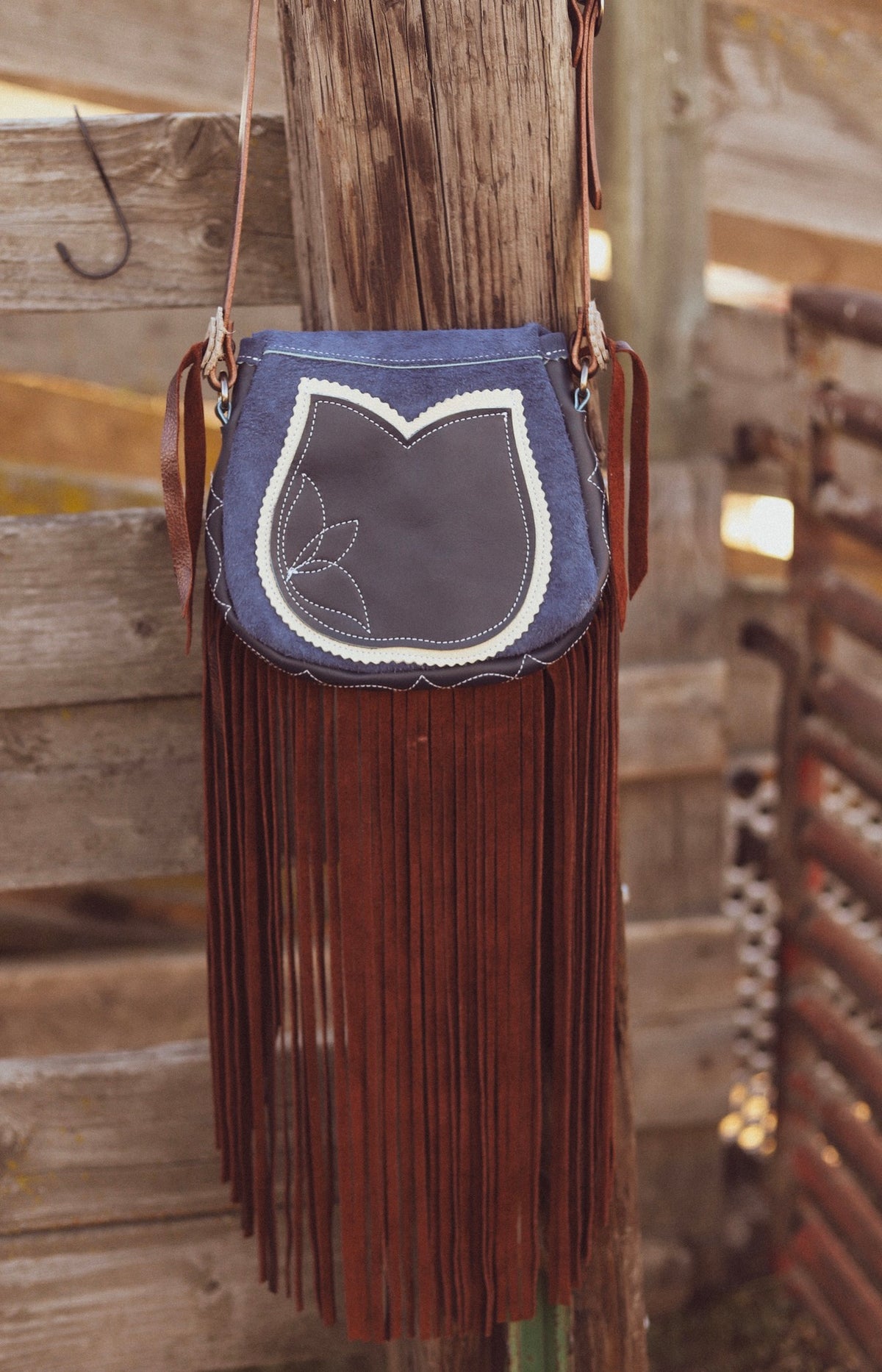 Chap Pocket Purse Navy/Tobacco