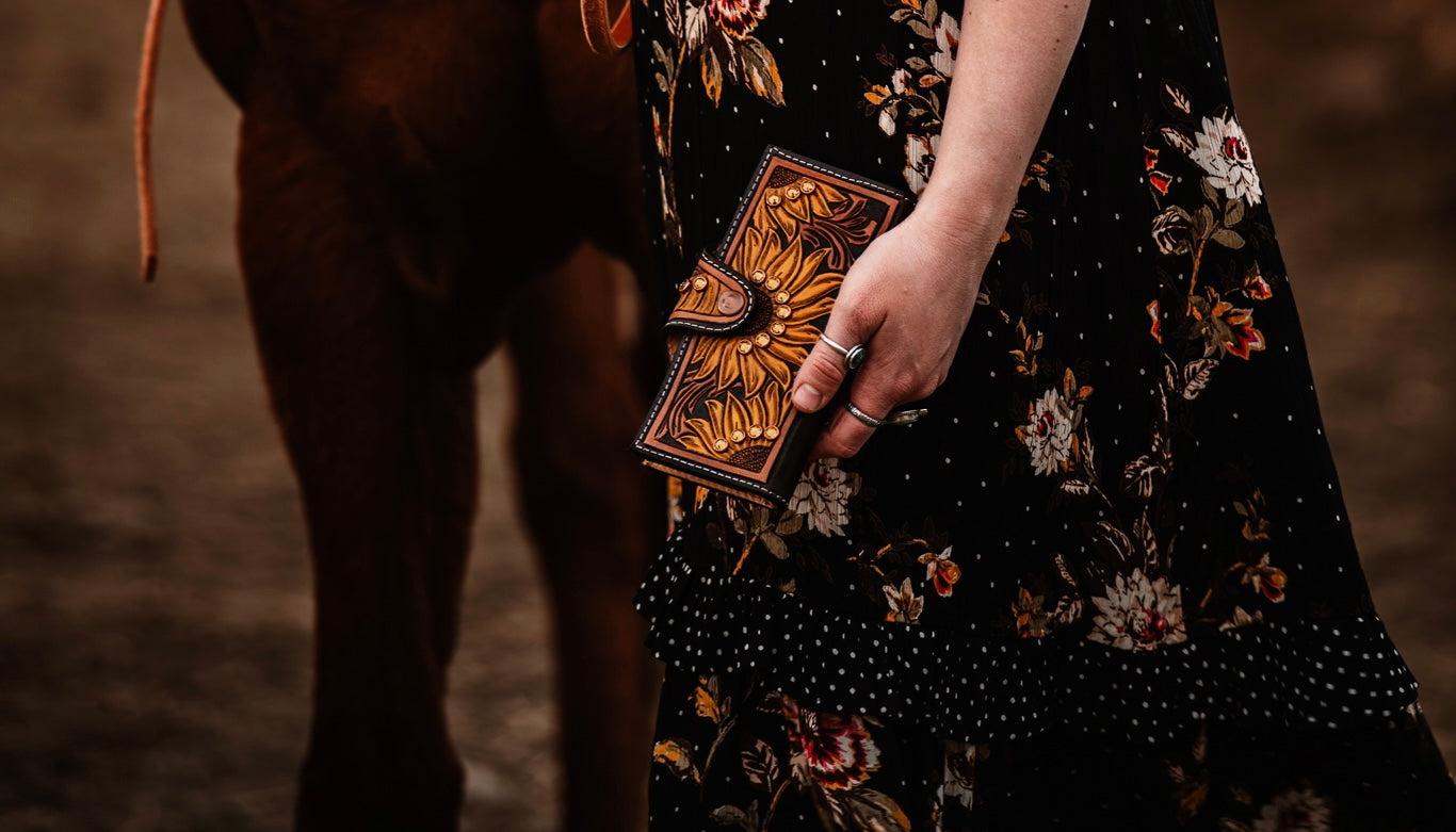 “Sunflowers”Snap Clutch