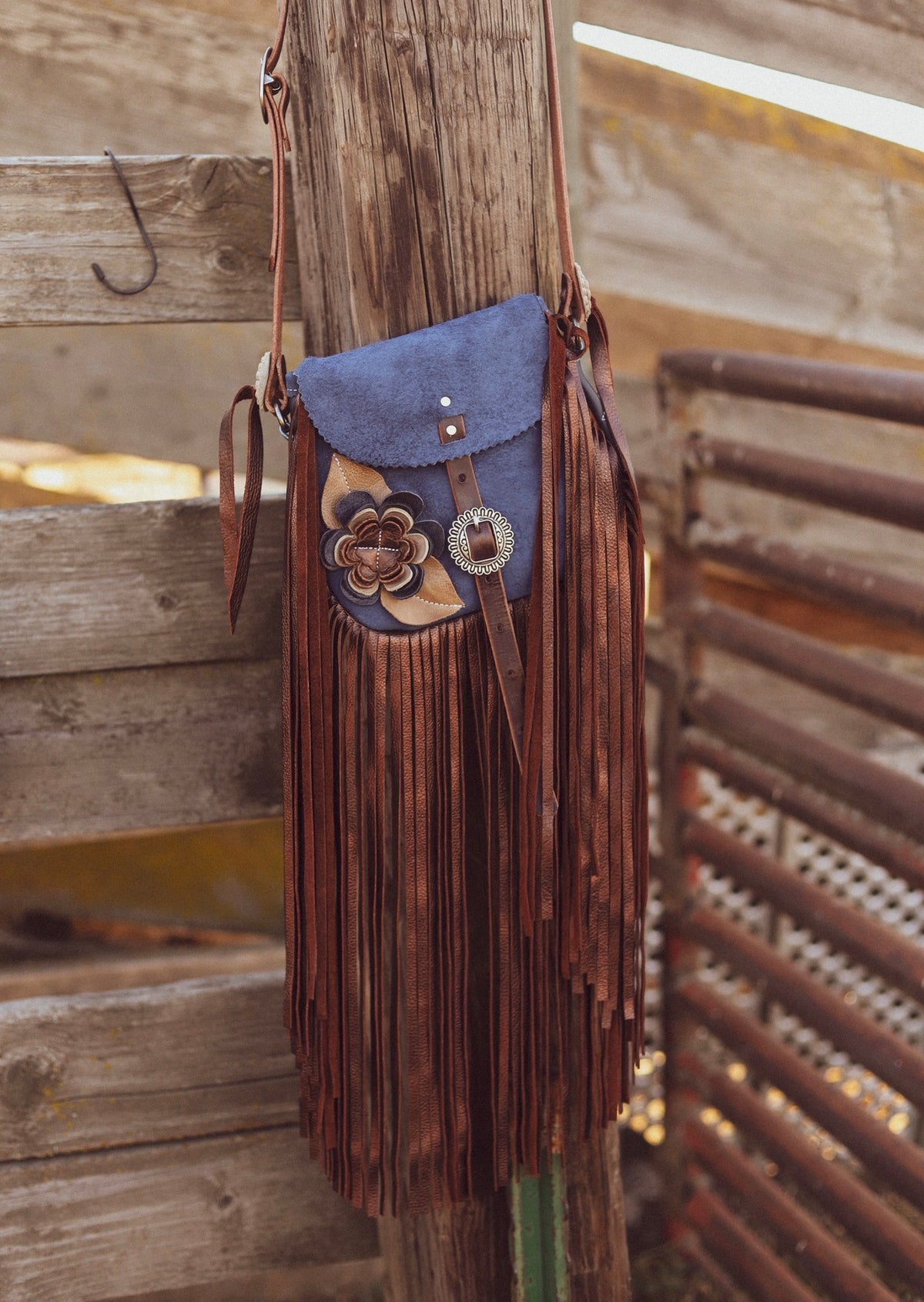 Chap Pocket Purse Navy/Tobacco